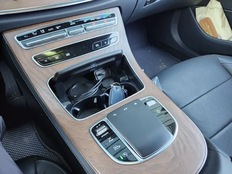 Mercedes E-Class (W213) 30