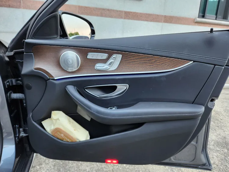 Mercedes E-Class (W213) 37
