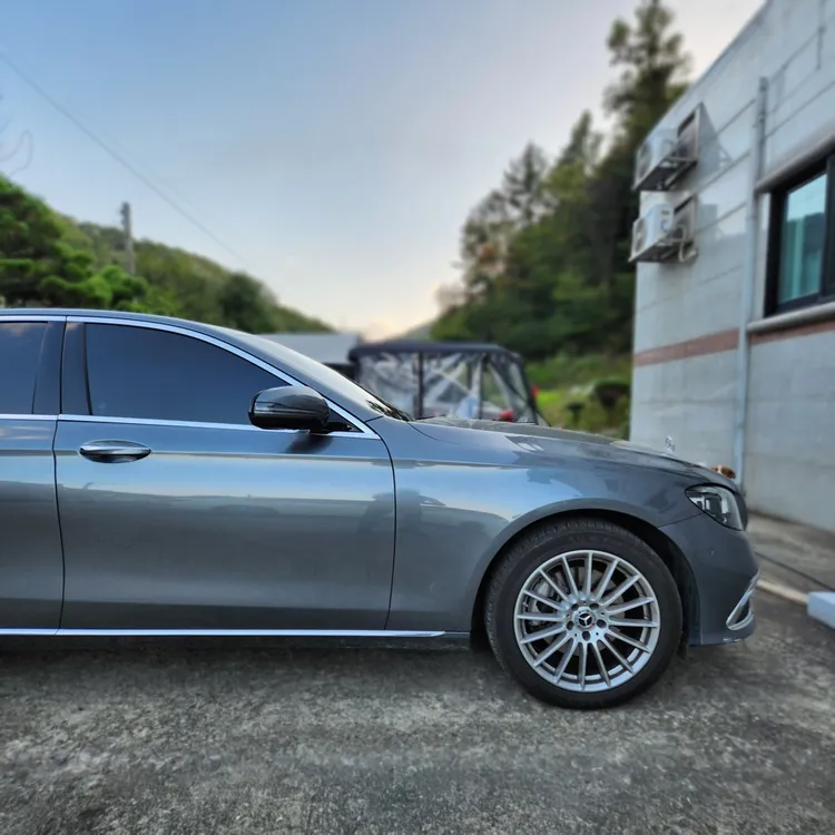 Mercedes E-Class (W213) 10