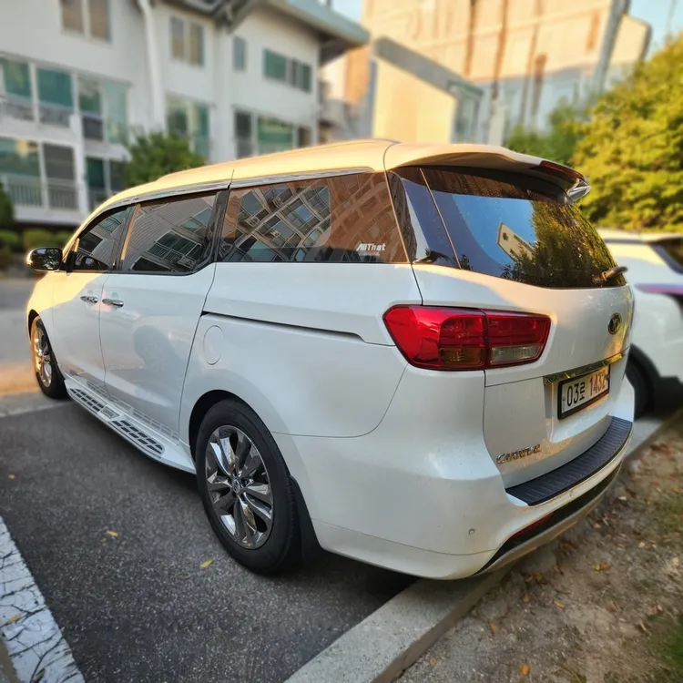 Kia Carnival 5