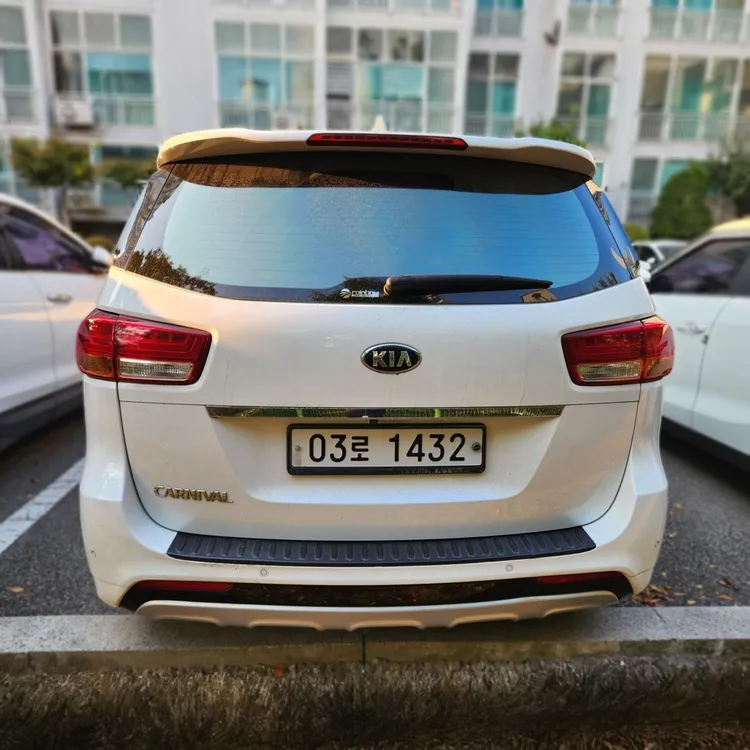Kia Carnival 4