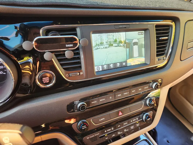 Kia Carnival 25