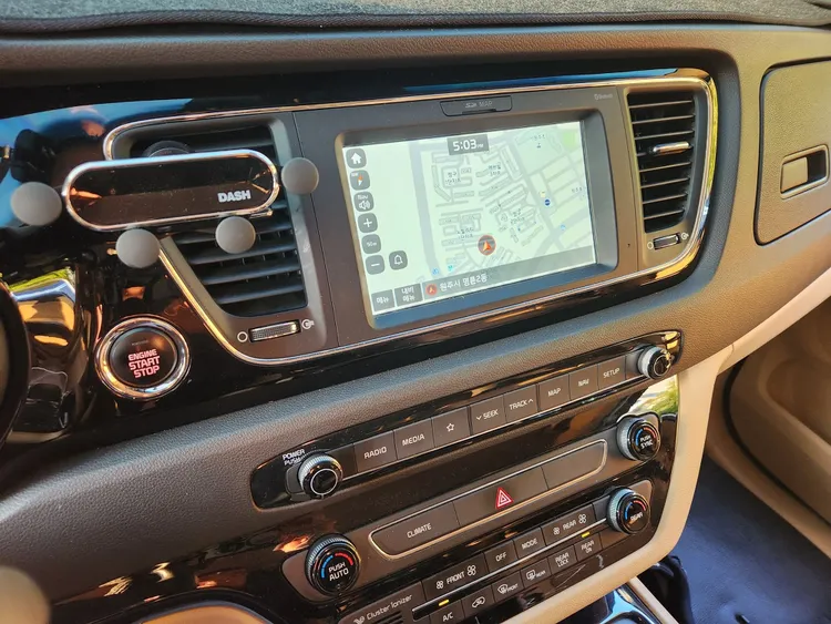 Kia Carnival 23