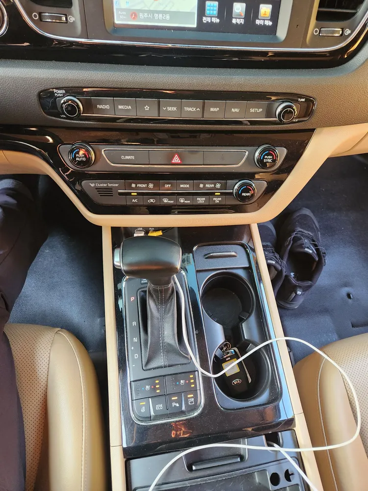Kia Carnival 24