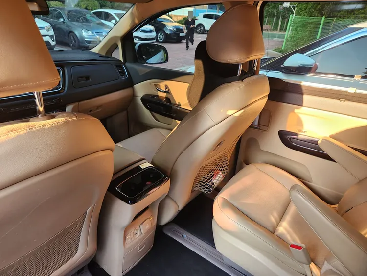Kia Carnival 15