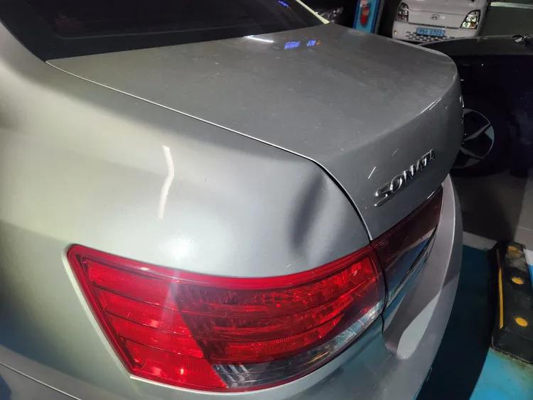 Hyundai NF Sonata 26