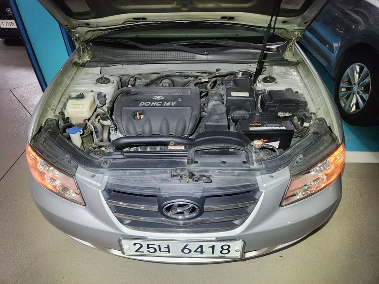 Hyundai NF Sonata 29