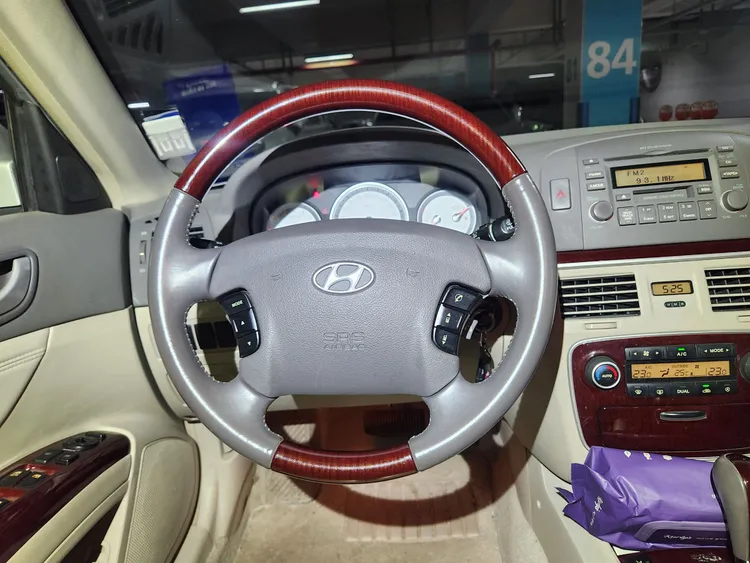 Hyundai NF Sonata 12