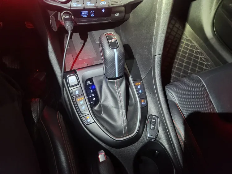Hyundai Veloster(JS) 20