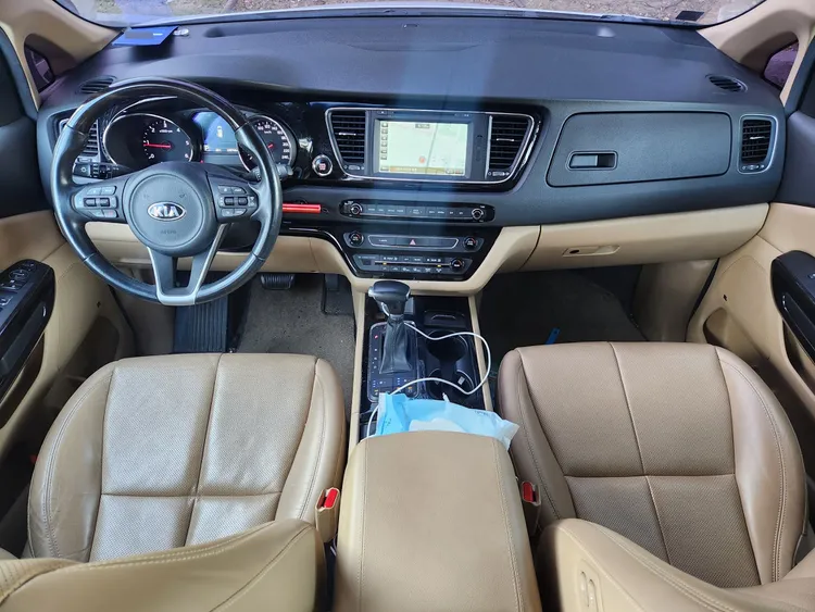 Kia Carnival 9