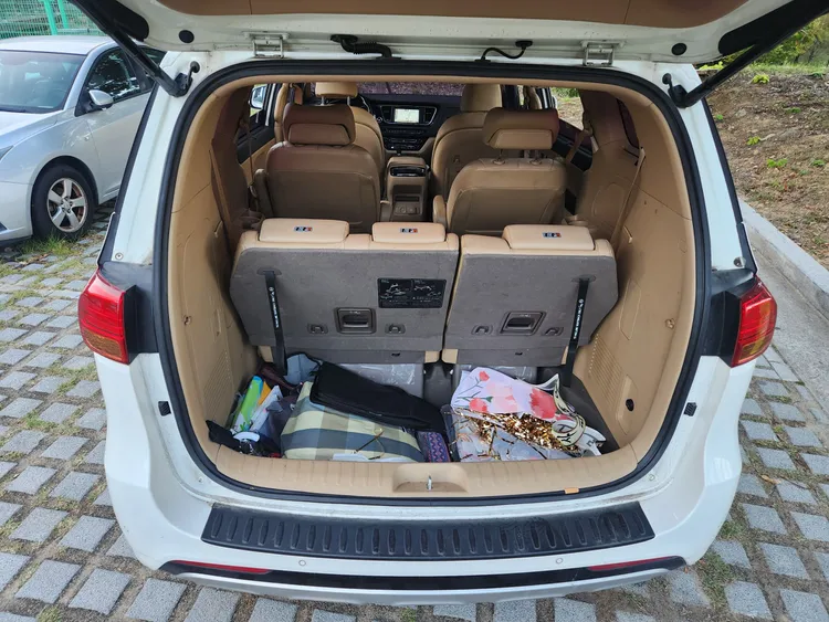 Kia Carnival 5