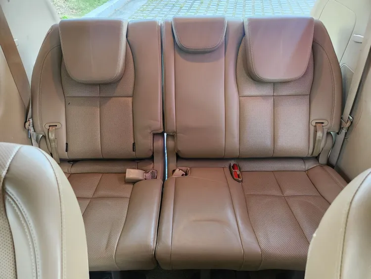 Kia Carnival 10