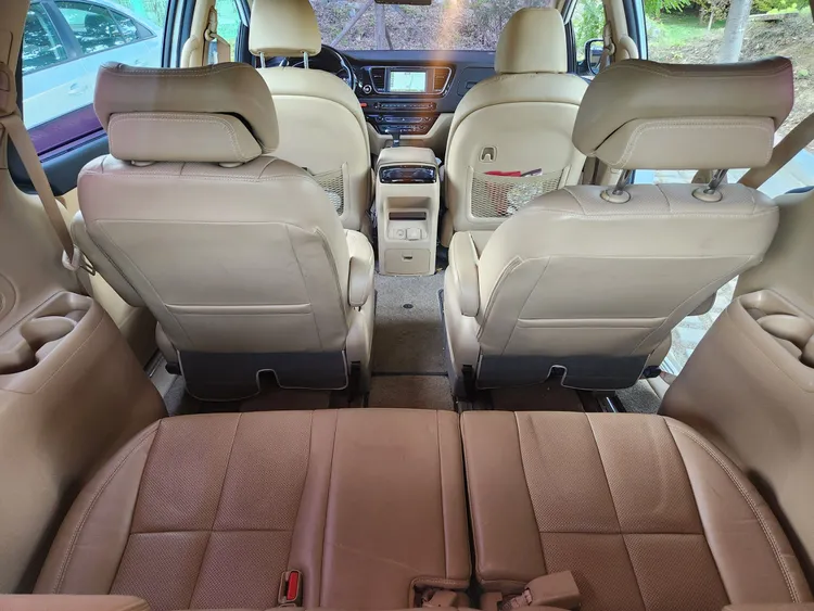Kia Carnival 11