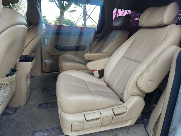 Kia Carnival 8