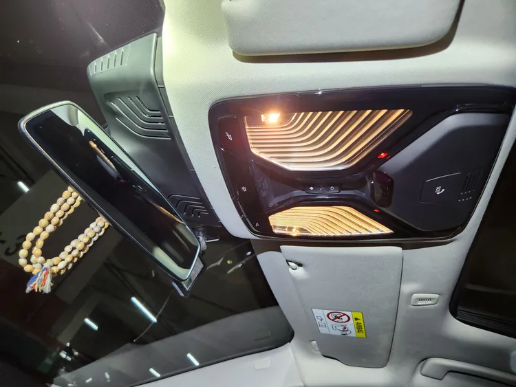 BMW 5 Series (G30) 38