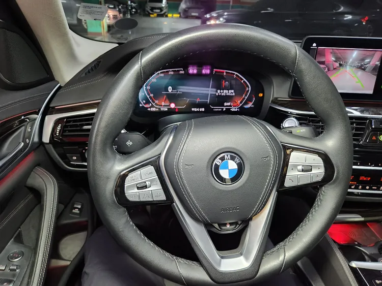 BMW 5 Series (G30) 34