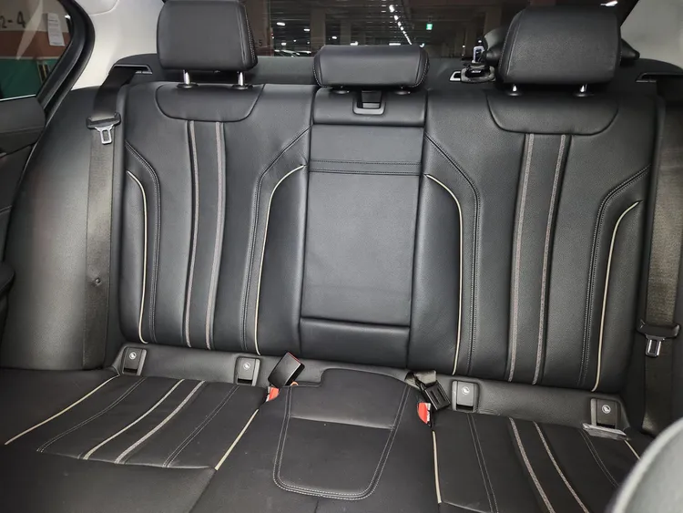 BMW 5 Series (G30) 26