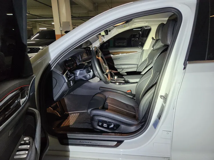 BMW 5 Series (G30) 27