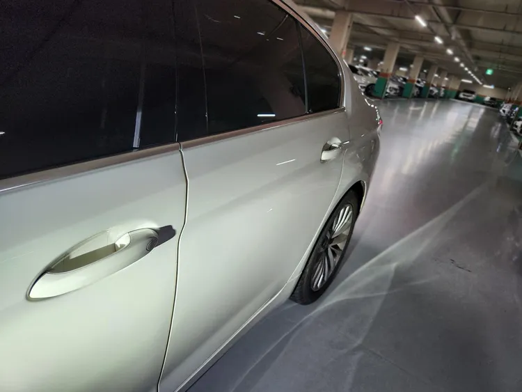 BMW 5 Series (G30) 8