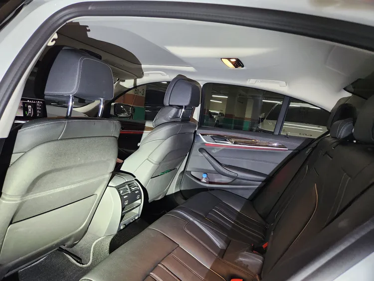 BMW 5 Series (G30) 24