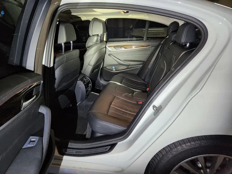 BMW 5 Series (G30) 25
