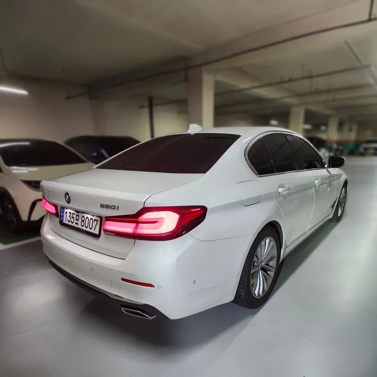 BMW 5 Series (G30) 9