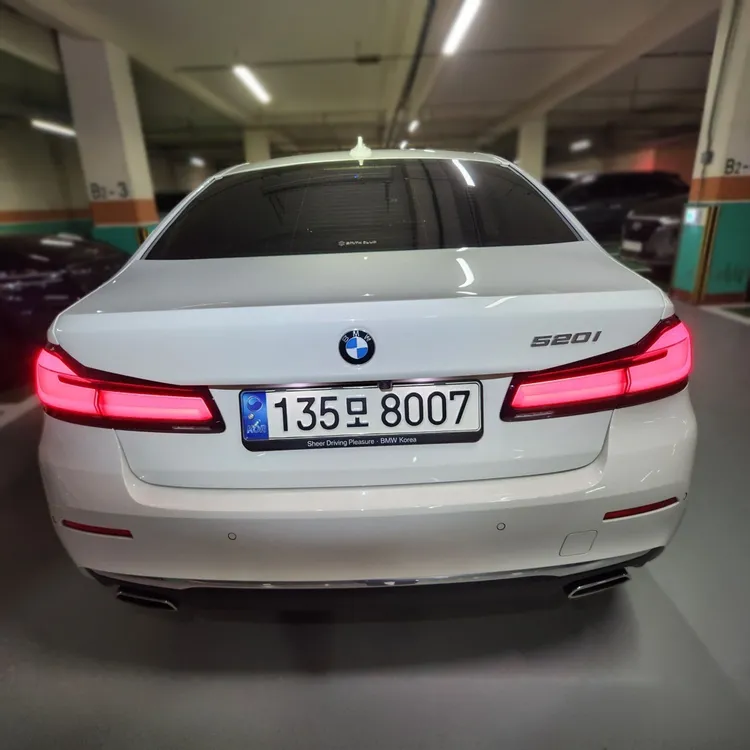 BMW 5 Series (G30) 4