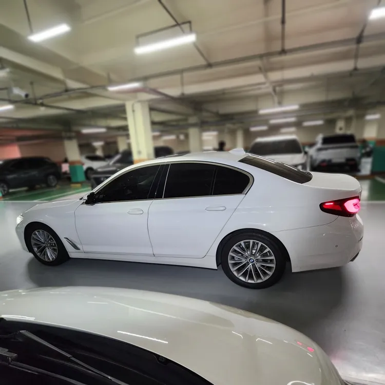 BMW 5 Series (G30) 10