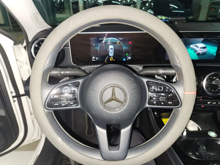Mercedes A-Class (W177) 13