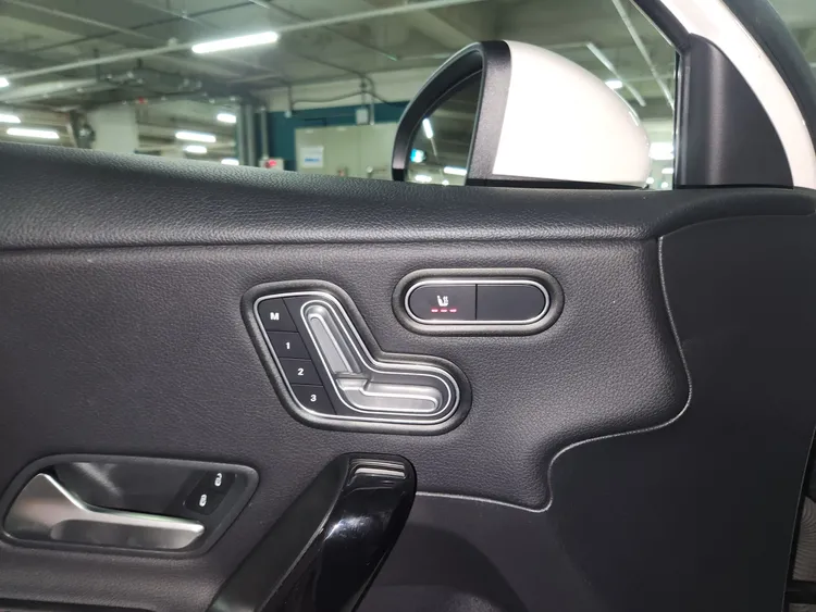 Mercedes A-Class (W177) 18