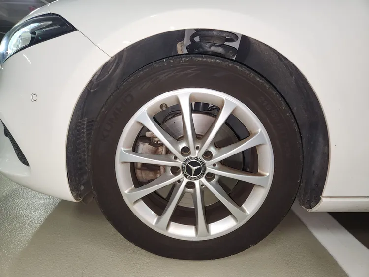 Mercedes A-Class (W177) 28
