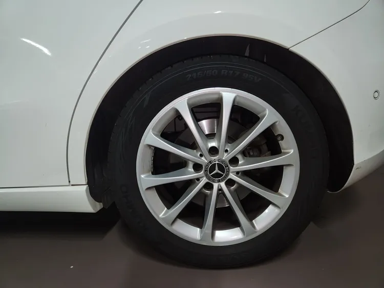 Mercedes A-Class (W177) 31