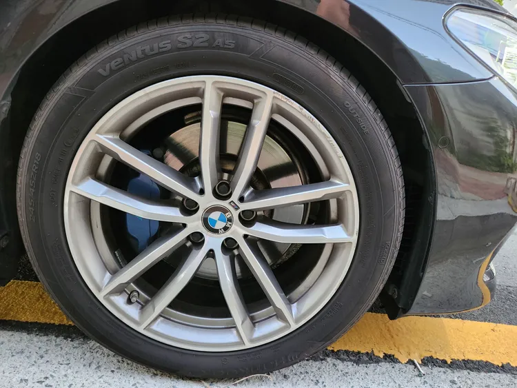 BMW 5 Series (G30) 38