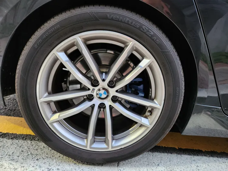 BMW 5 Series (G30) 39