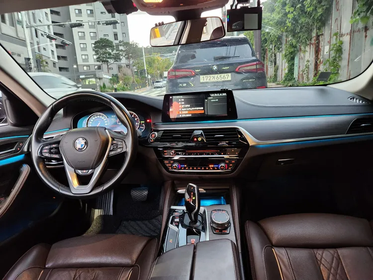 BMW 5 Series (G30) 14
