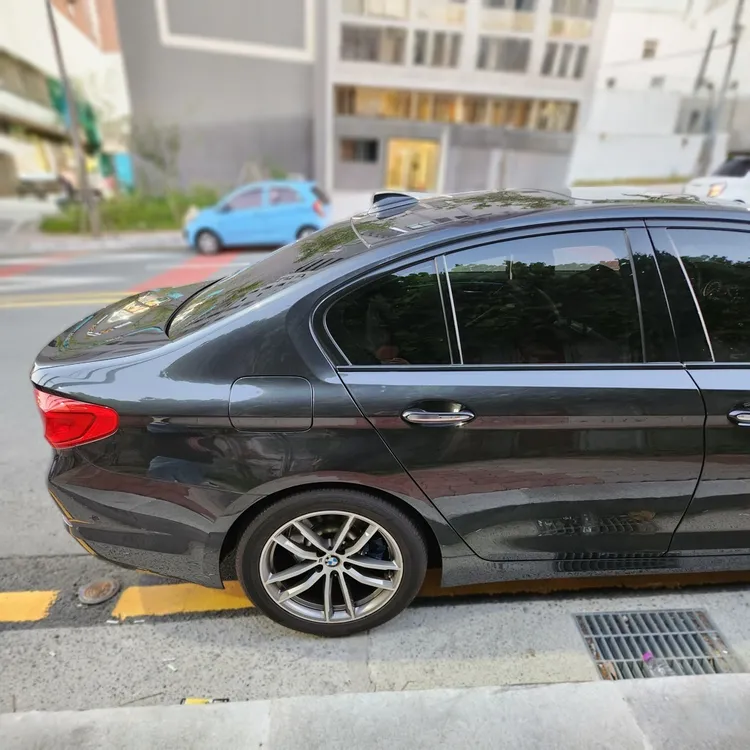 BMW 5 Series (G30) 5