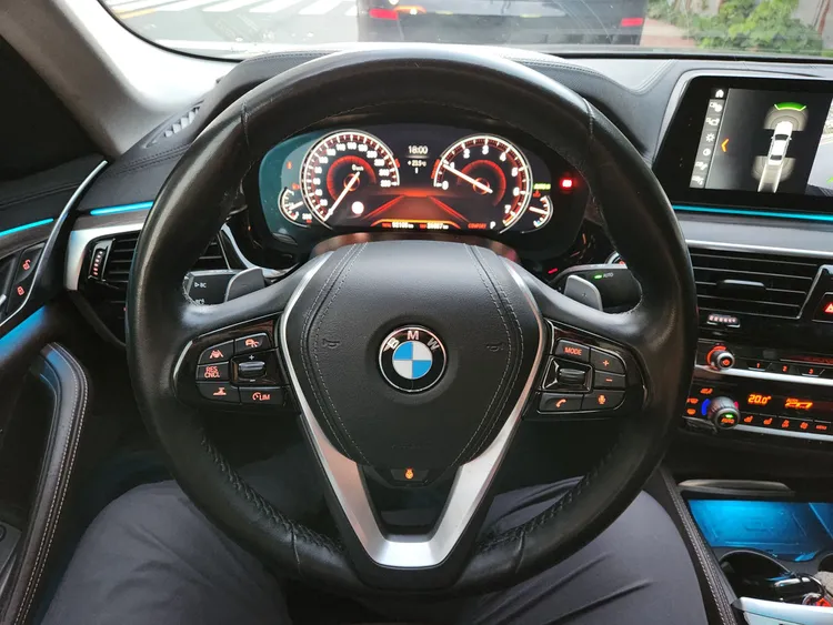 BMW 5 Series (G30) 17