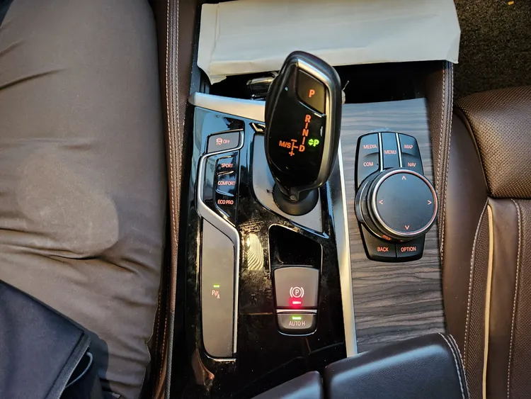 BMW 5 Series (G30) 18