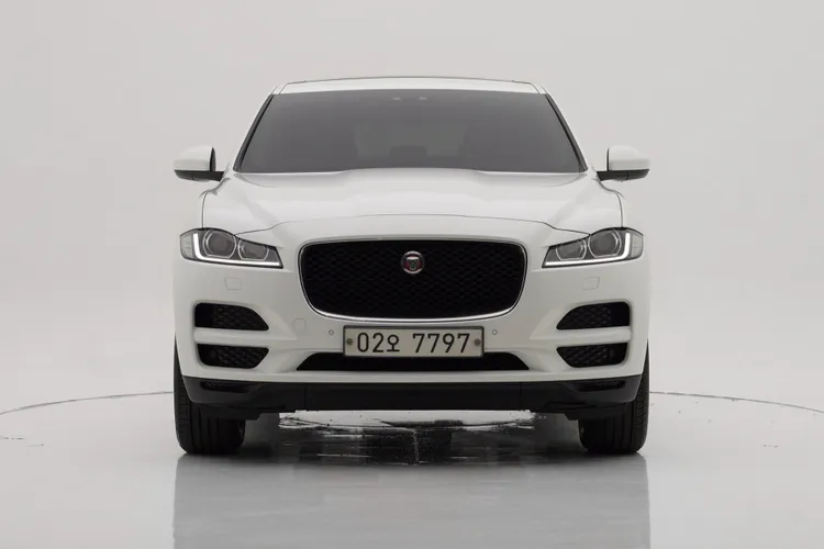 Jaguar F-PACE D 1